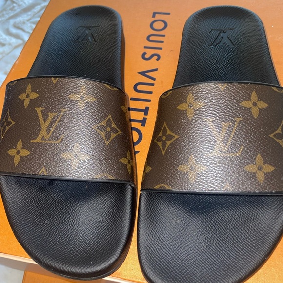 Louis Vuitton Slides - Picture 2 of 3